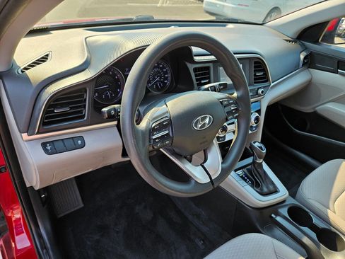 Used 2019 Hyundai Elantra SE FWD image 16