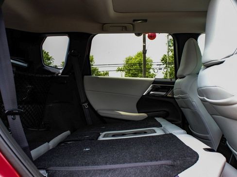 Used 2025 Mitsubishi Outlander SE AWD/4WD image 38