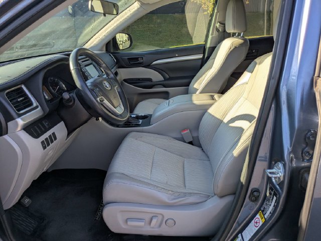 Used 2015 Toyota Highlander Plus FWD image 21