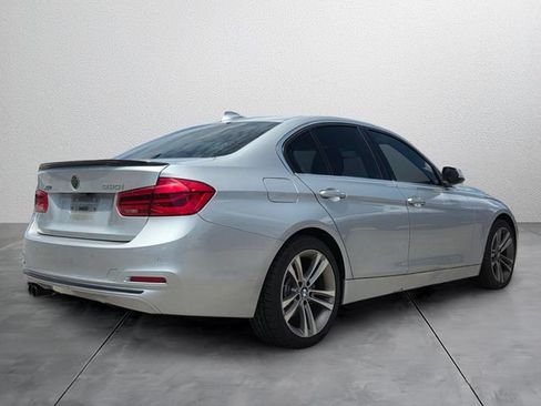 Used 2017 BMW 330i xDrive Sedan AWD/4WD image 4
