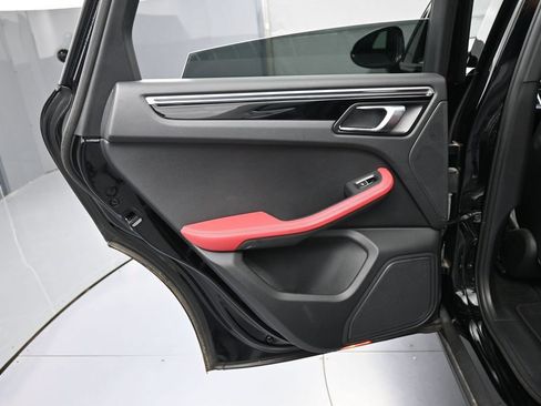 Certified 2021 Porsche Macan S AWD/4WD image 22