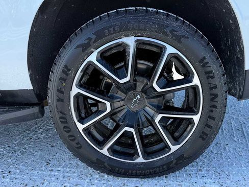 Used 2024 Chevrolet Suburban RST w/ Luxury Package image 28