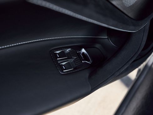 Used 2024 McLaren 750S Spider image 34