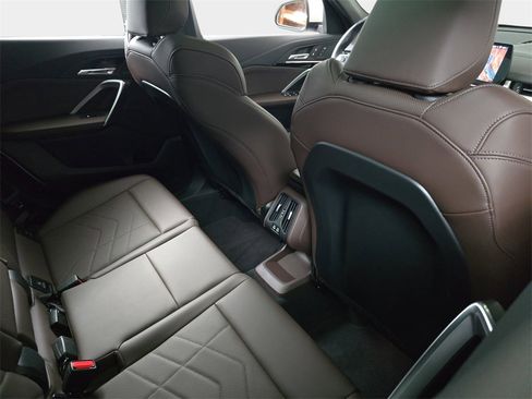 Used 2025 BMW X2 xDrive28i w/ M Sport Package image 14