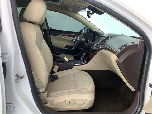 Used 2017 Buick Regal Premium w/ Driver Confidence Package #1 FWD image 40