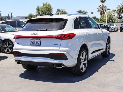 Used 2025 Audi Q5 Premium Plus w/ Premium Plus AWD/4WD image 4