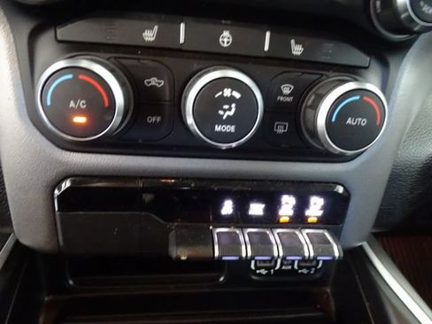 Used 2020 RAM 1500 Big Horn AWD/4WD image 12