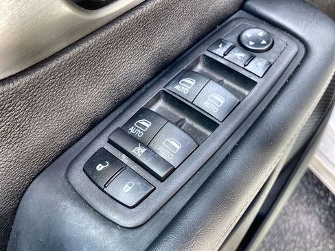 Used 2024 Chrysler Pacifica Limited w/ S Appearance Package image 13