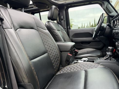 Used 2022 Jeep Wrangler Unlimited Sahara AWD/4WD image 18