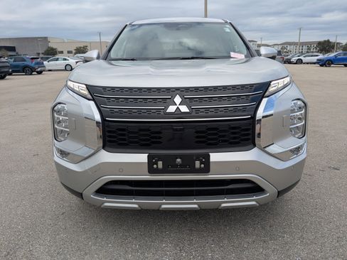 Used 2023 Mitsubishi Outlander SE image 10