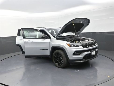 New 2026 Jeep Compass Latitude image 25