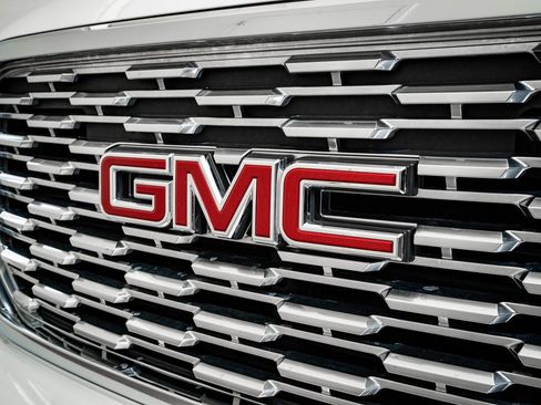 Used 2019 GMC Yukon Denali w/ Denali Ultimate Package image 3