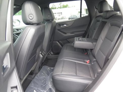 Used 2025 Chevrolet Equinox LT w/ Convenience Package II FWD image 16