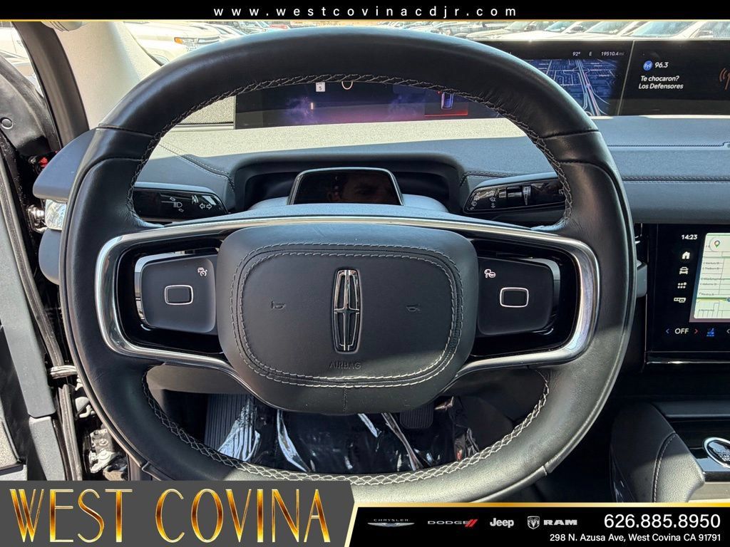 Used 2025 Lincoln Navigator Reserve AWD/4WD image 22
