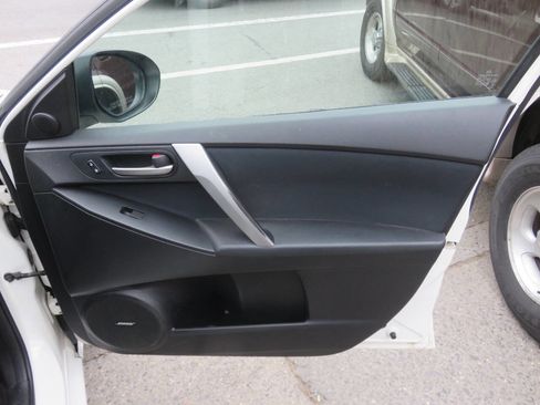 Used 2011 MAZDA MAZDA3 s Sport w/ Tech Pkg FWD image 24