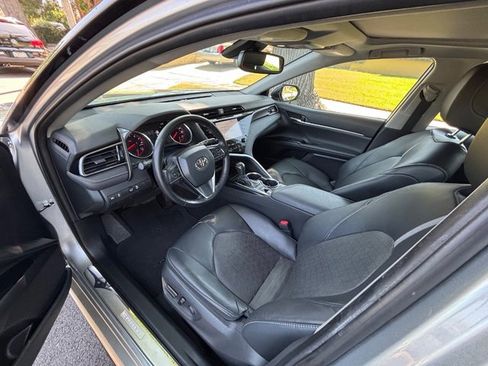 Used 2020 Toyota Camry XSE image 28