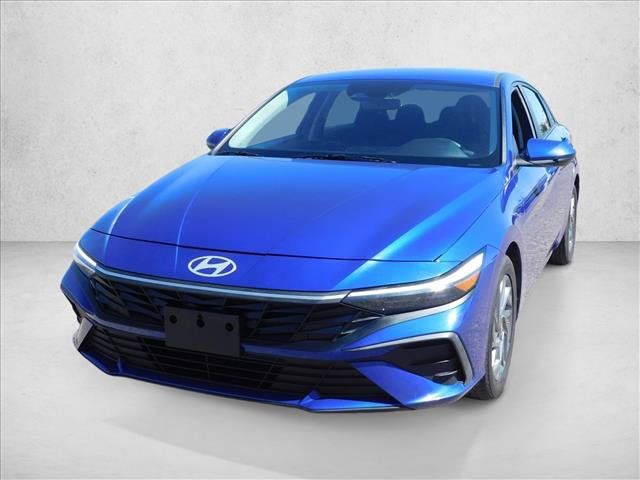 Used 2024 Hyundai Elantra SEL FWD image 2