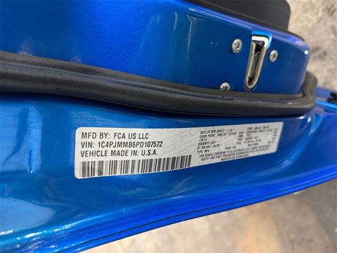 Used 2023 Jeep Cherokee Altitude Lux w/ Lux Elite Package image 31