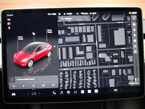 Used 2023 Tesla Model Y Long Range image 25