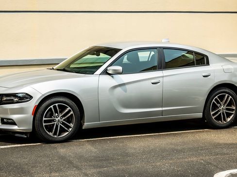 Used 2019 Dodge Charger SXT AWD/4WD image 3