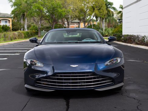 Used 2021 Aston Martin V8 Vantage image 3