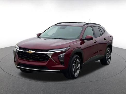 Used 2025 Chevrolet Trax LT image 7