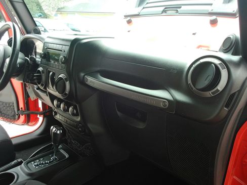 Used 2013 Jeep Wrangler Sport AWD/4WD image 20