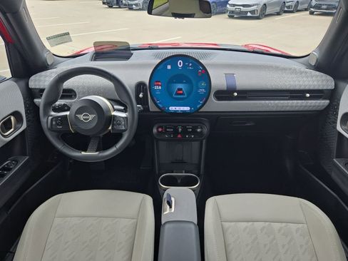 Used 2025 MINI Cooper 4-Door Hardtop FWD image 13