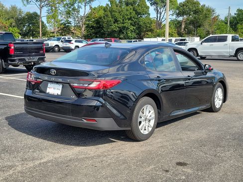 Used 2025 Toyota Camry LE image 6