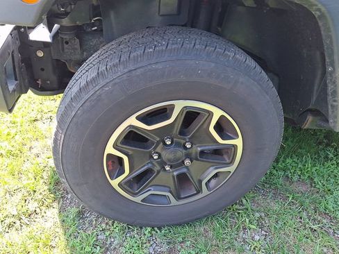 Used 2015 Jeep Wrangler Unlimited Rubicon AWD/4WD image 4
