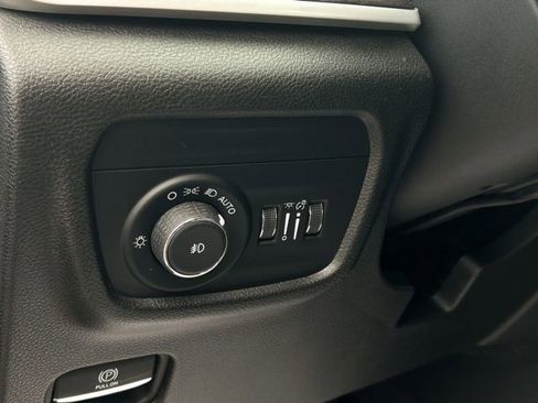 Used 2024 Jeep Grand Cherokee Limited w/ Black Appearance Package image 37