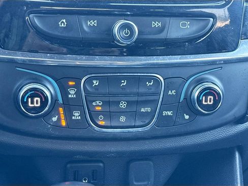 Used 2023 Chevrolet Traverse LT AWD/4WD image 19