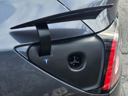 Used 2023 Tesla Model Y 2WD image 32