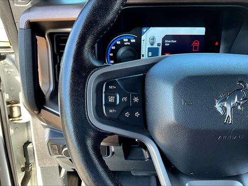 Used 2022 Ford Bronco Outer Banks AWD/4WD image 11