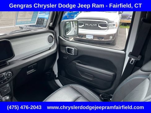 Used 2024 Jeep Wrangler Unlimited AWD/4WD image 61