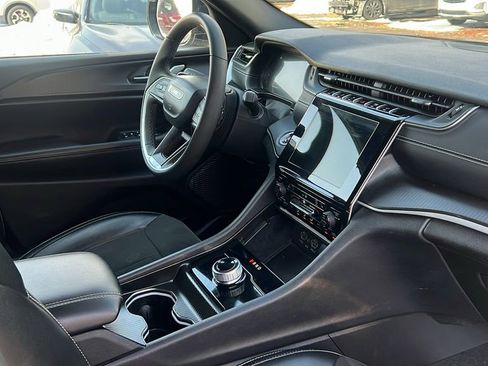 Used 2024 Jeep Grand Cherokee L Laredo image 10