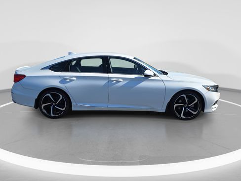 Used 2018 Honda Accord Sport image 4