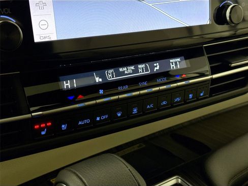 Certified 2023 Toyota Sienna Limited image 25