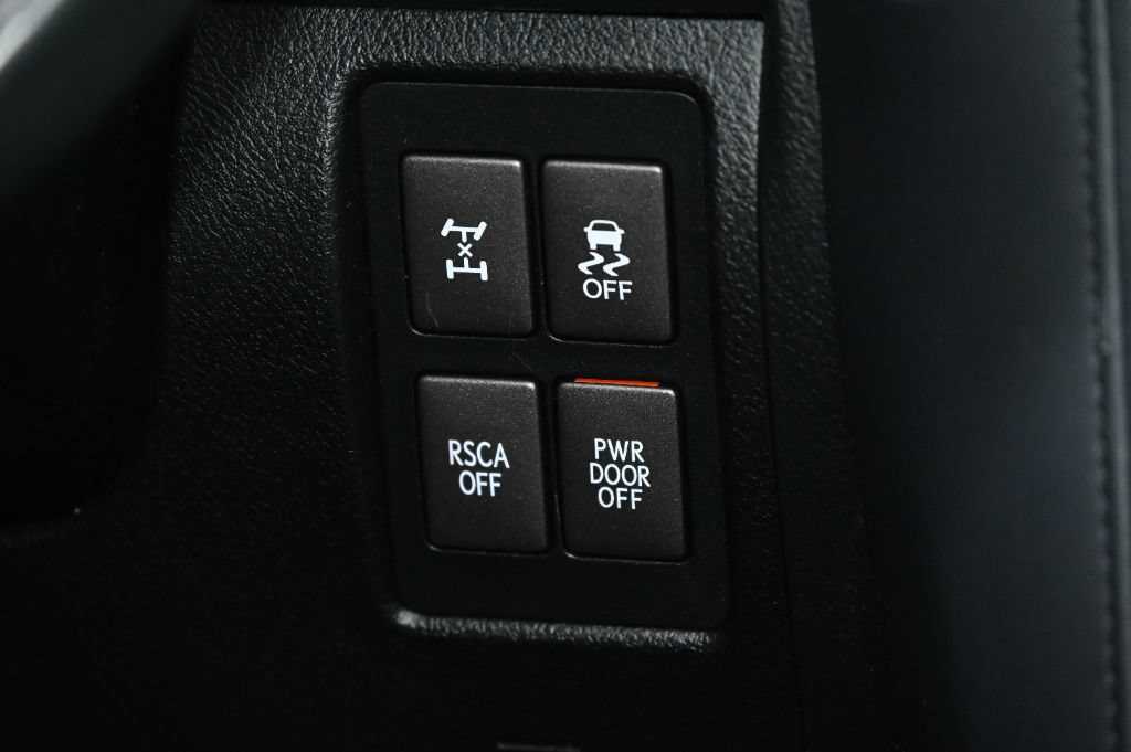 Used 2011 Lexus LX 570 4WD w/ Luxury Pkg image 33