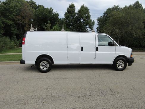 Used 2018 GMC Savana 2500 Extended w/ Driver Convenience Package RWD image 8