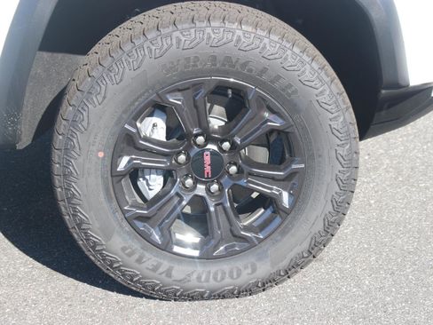 New 2025 GMC Canyon Elevation w/ Convenience Package image 9