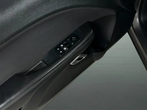Used 2019 Dodge Challenger SXT RWD image 17
