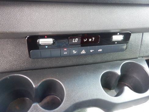 Used 2020 Freightliner Sprinter 3500 RWD image 17