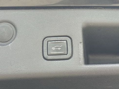 Used 2023 Chevrolet Equinox LT w/ Driver Convenience Package FWD image 32