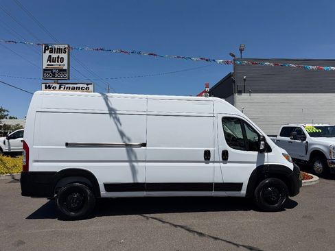 Used 2023 RAM ProMaster 2500 w/ Convenience Group FWD image 8