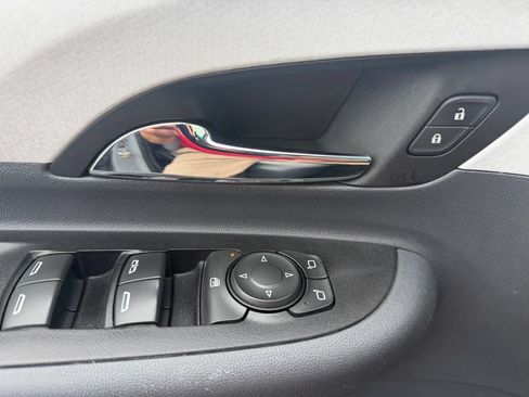 Used 2020 Chevrolet Bolt LT FWD image 6
