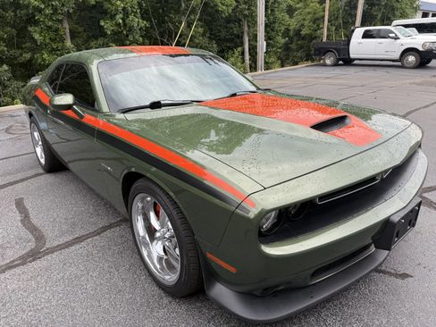 Used 2021 Dodge Challenger R/T RWD image 5