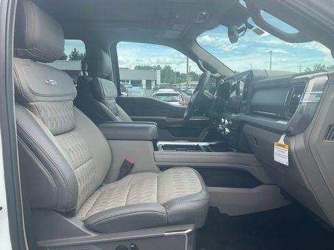 New 2026 Ford F250 Platinum w/ Platinum Plus Package AWD/4WD image 12