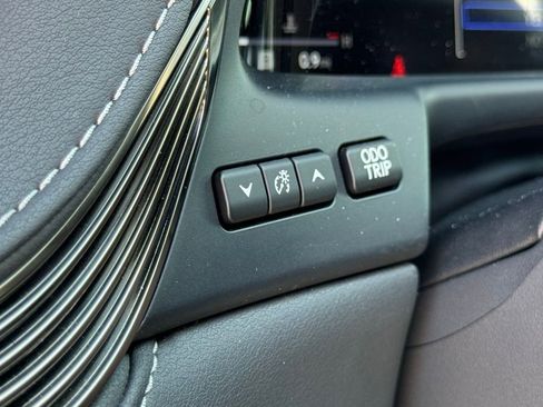 Used 2024 Lexus LS 500 RWD image 15