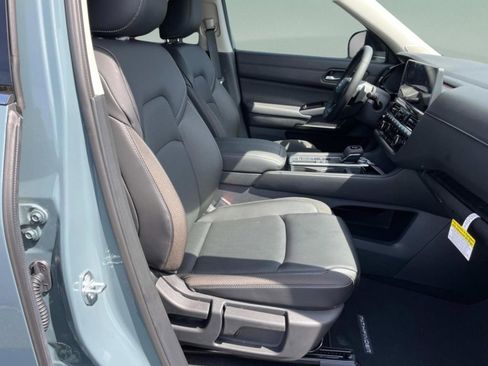 New 2026 Nissan Pathfinder SL w/ SL Premium Package image 17